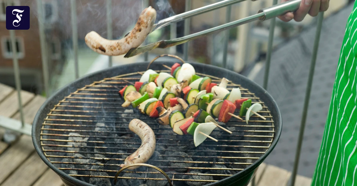 Grillen auf dem Balkon: Das m&uuml;ssen Sie beachten, wenn der Streit um die Wurst eskaliert