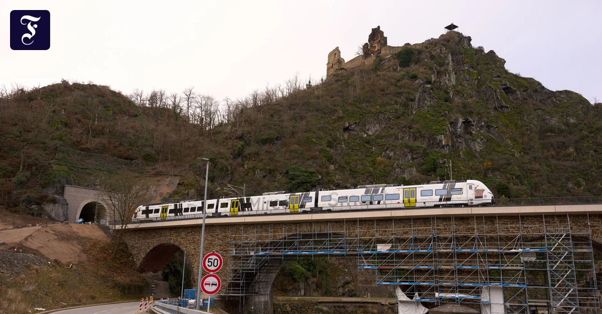 Nach Flutkatastrophe: Ahrtalbahn fährt nach viereinhalb Jahren wieder