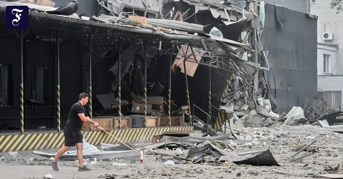 Liveblog Ukrainekrieg: Sortierzentren von ukrainischem Postunternehmen bei Angriffen zerstört