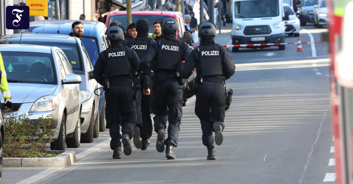 Hintergrund unklar: Polizei-Großeinsatz in Solingen