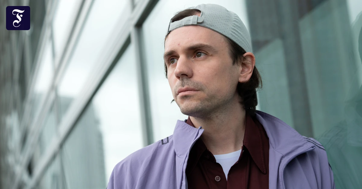 Begegnung mit Leif Randt: „Früher habe ich mit Feuilleton-Mindset geschrieben, heute denke ich ans Publikum“