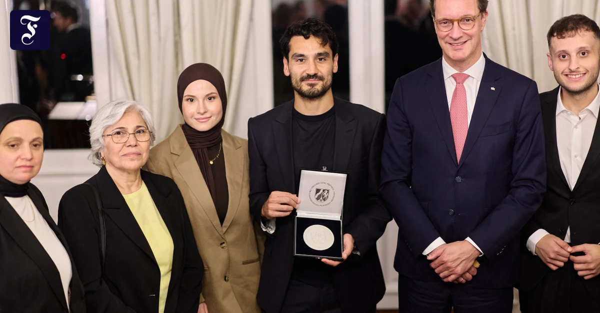 Liveticker Bundespolitik: Wüst verleiht Gündogan Mevlüde-Genç-Medaille | FAZ