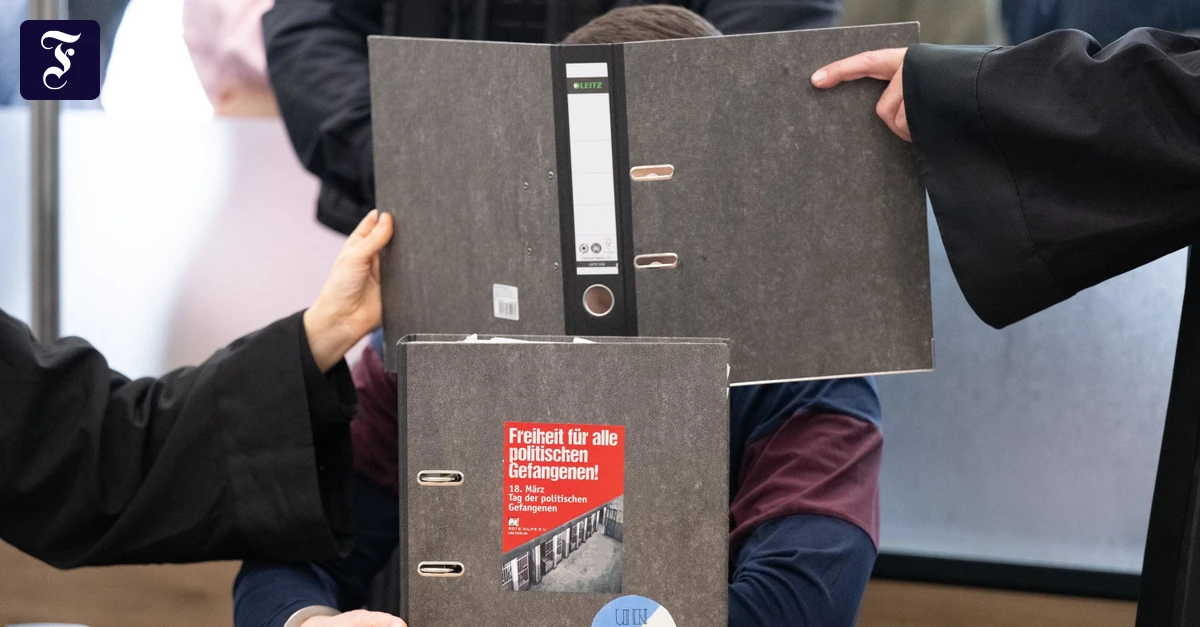 Prozess-gegen-Hammerbande-Gewalt-im-Namen-der-Antifa