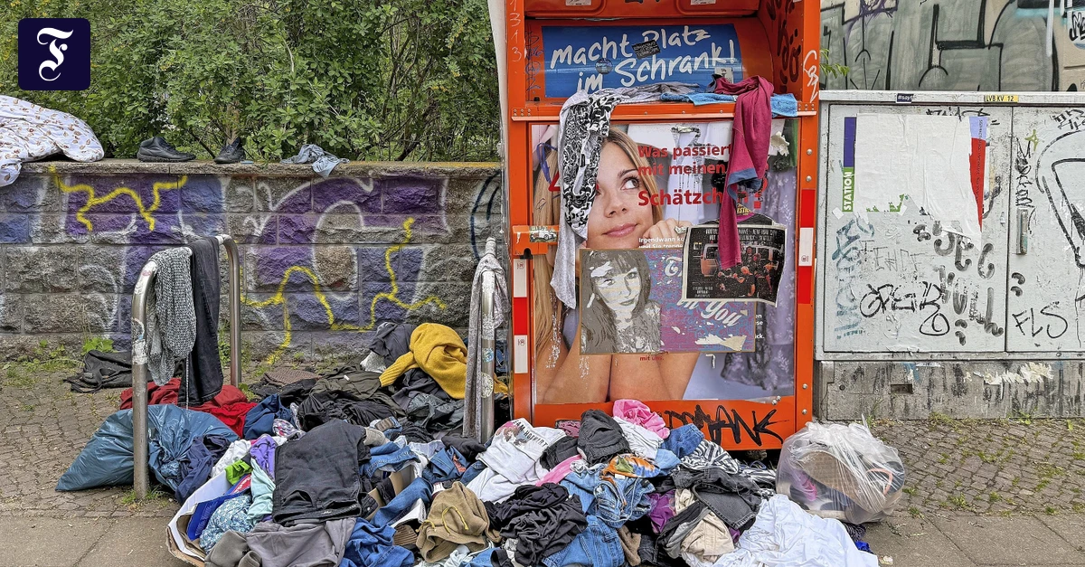 Alttextilien: Sollen „Fast Fashion“-Hersteller für ihre Billigware zahlen?