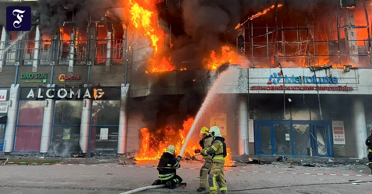 Liveblog Ukrainekrieg: Tote nach russischem Angriff auf Industriestadt Dnipro