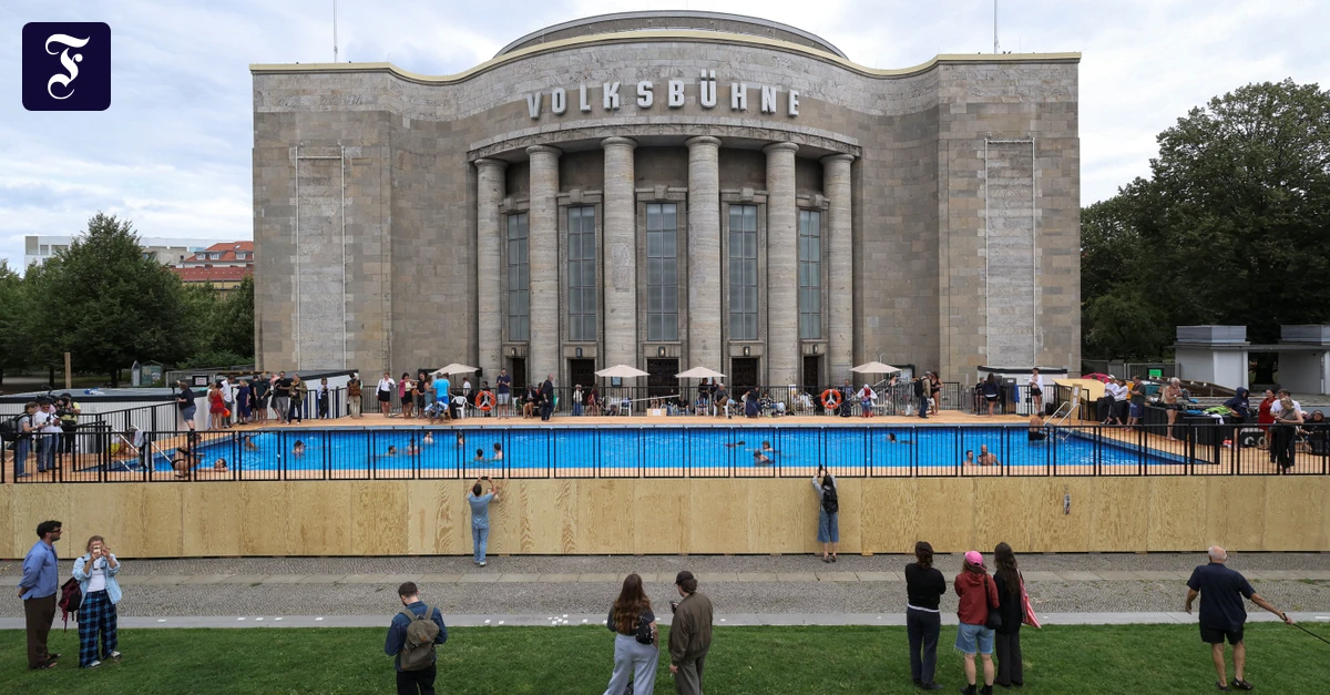 Temporäres Schwimmbad: Berliner Volksbühne sagt Veranstaltung wegen Sicherheitsbedenken ab