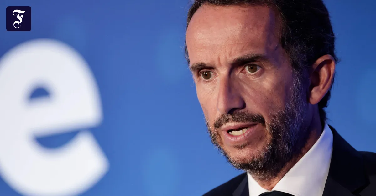 Business ticker: Carrefour cuts due to French unrest forecast
