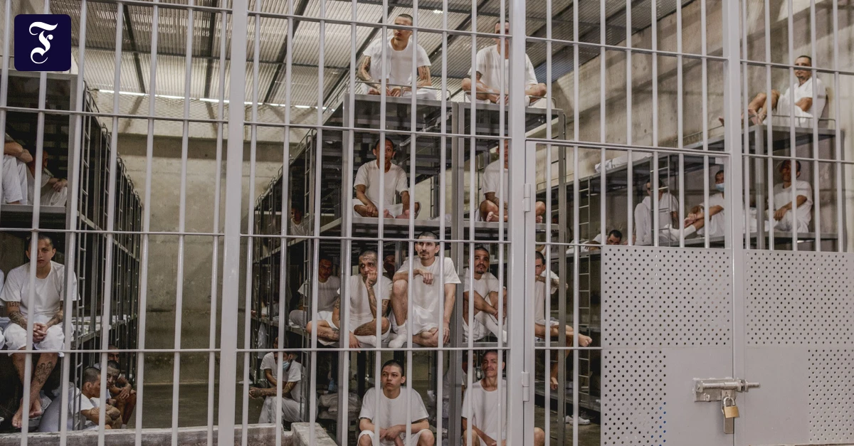 Abgeschobene-Venezolaner-CBS-sendet-umstrittene-Reportage-doch