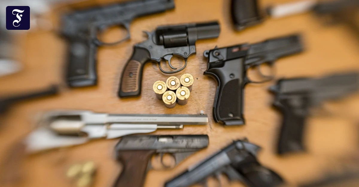 Deutschland-Blog-Rechtsextremisten-und-Reichsb-rger-haben-ber-4000-legale-Waffen