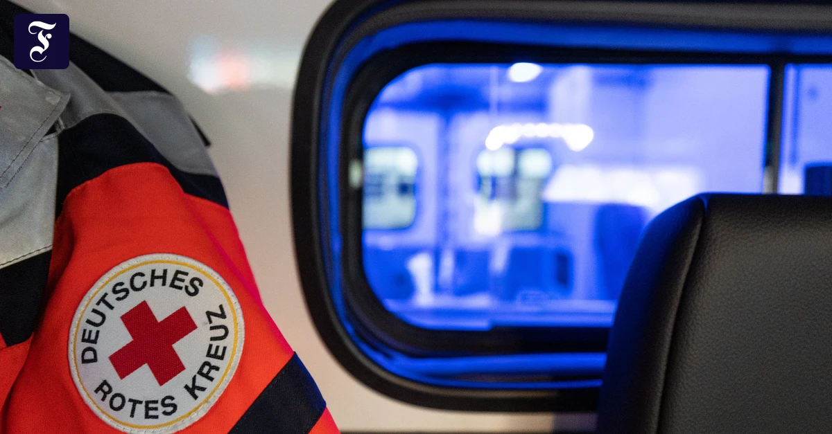 Wiesbaden: Mann bedroht Rettungskräfte mit Messer