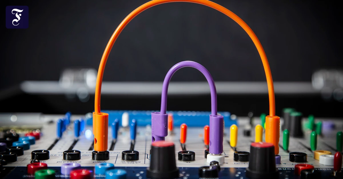 Synthesizer-im-Museum-In-elektrischen-Ger-ten-streut-immer-Spannung