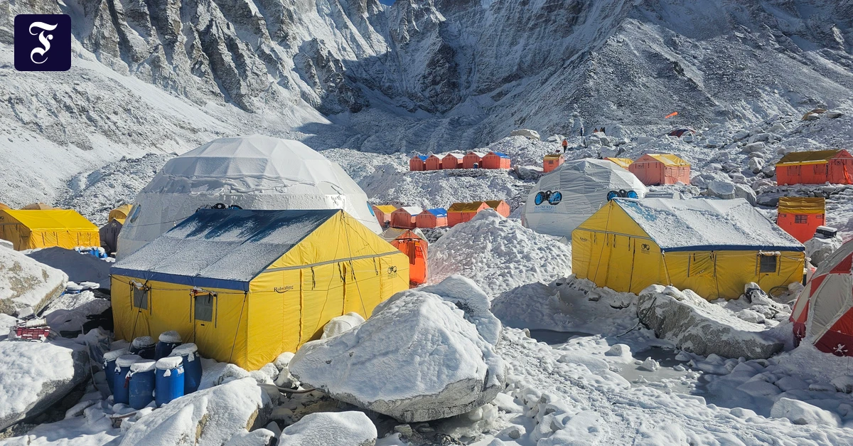 Anja Blacha’s Lhotse Expedition Diary: How She Prepares Her Body for Extreme Altitude – F.A.Z. Report from the Himalayas