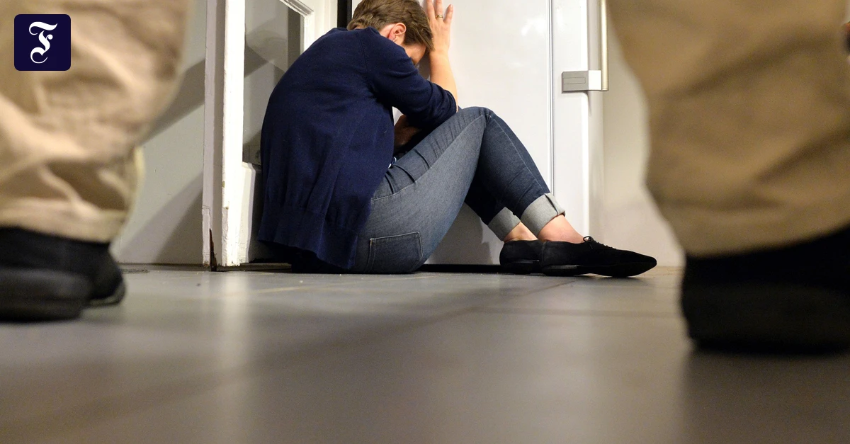 Erste-Dunkelfeldstudie-Frauen-erleben-Gewalt-heftiger-und-fter