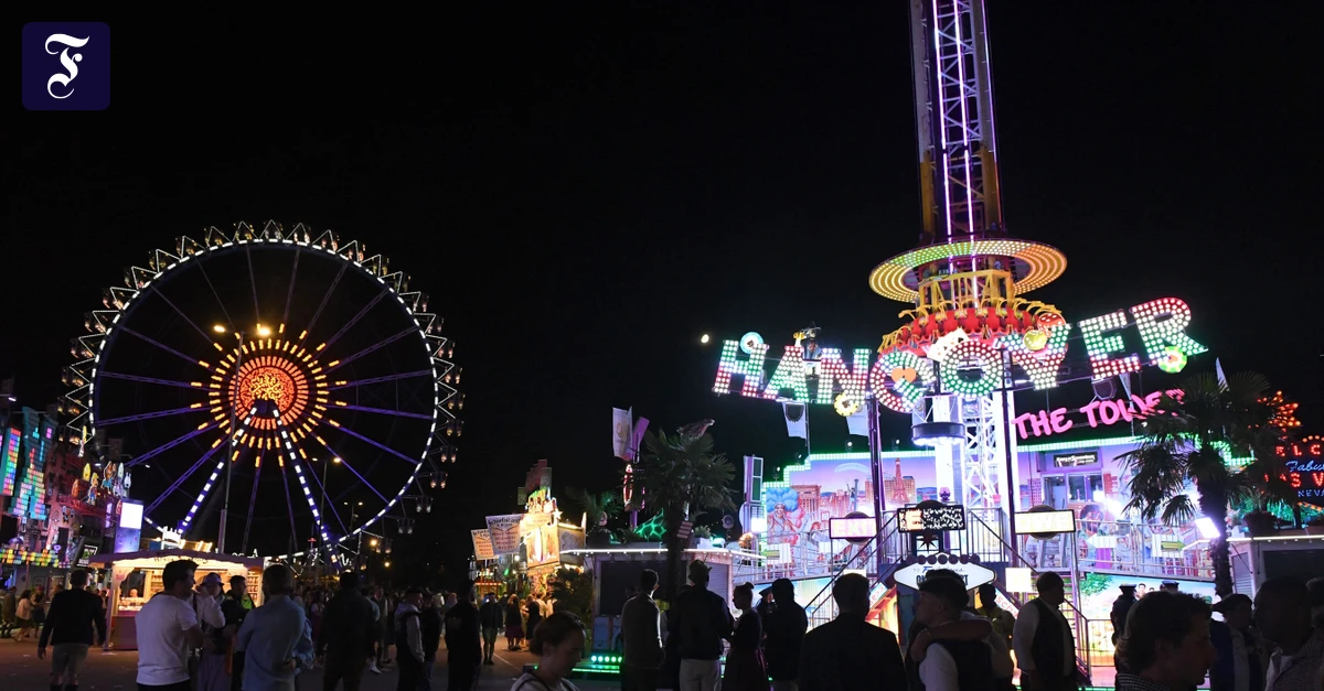 Möglicherweise Eingequetscht: 52-Jähriger stirbt bei Unfall an Free-Fall-Turm am Oktoberfest