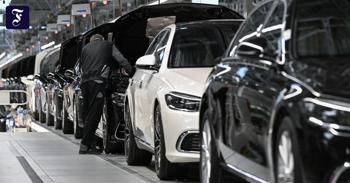 Business-Ticker: EY-Studie: Industrie baut 2025 mehr als 120.000 Jobs in Deutschland ab