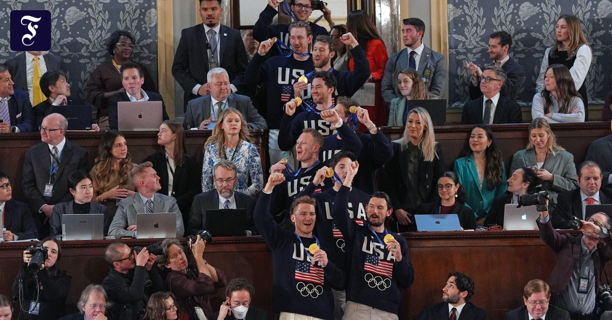 Donald Trump empf&auml;ngt US-Eishockeyteam im Wei&szlig;en Haus