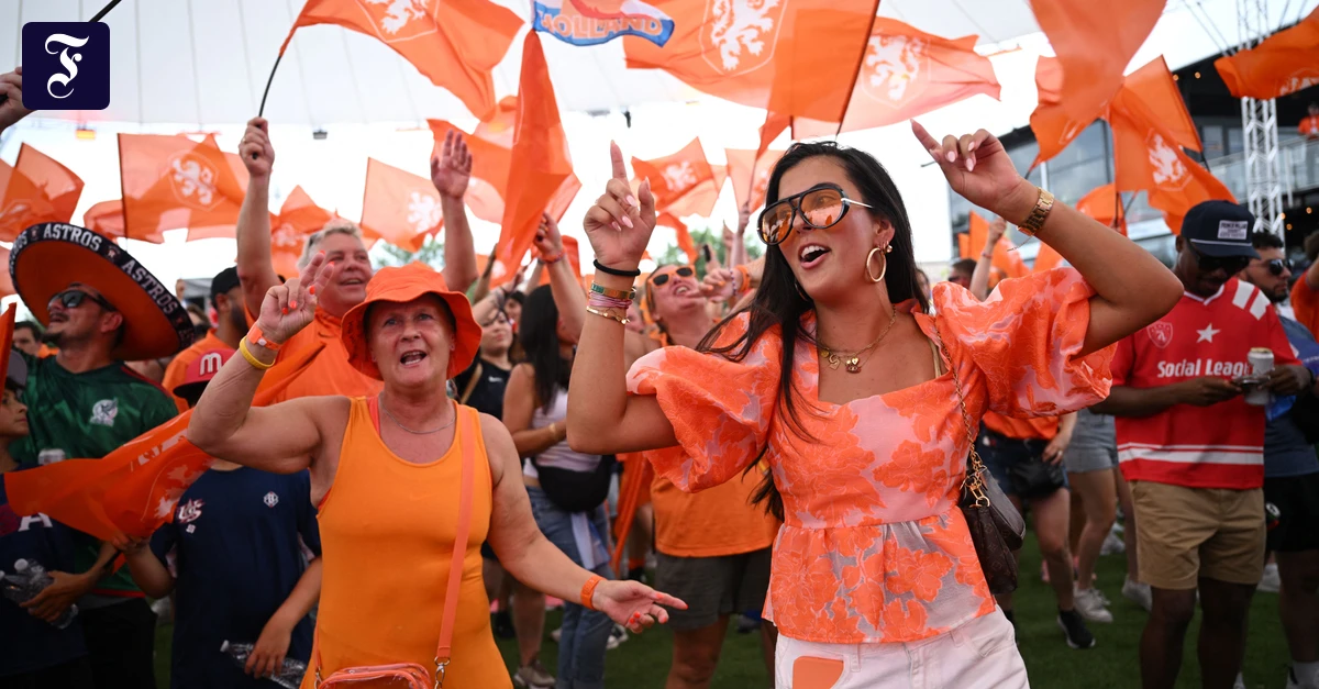 Liveblog Fußball-WM 2026: 30.000 beim Fanmarsch: Niederlande stimmen sich auf Spiel zwei ein