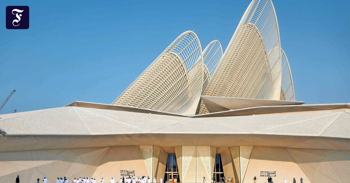 Neues-Nationalmuseum-in-Abu-Dhabi-Der-Falke-spreizt-seine-Schwingen