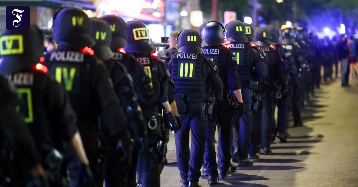 Berlin May Day Protests: Tens of Thousands Gather in Peaceful Demonstrations
