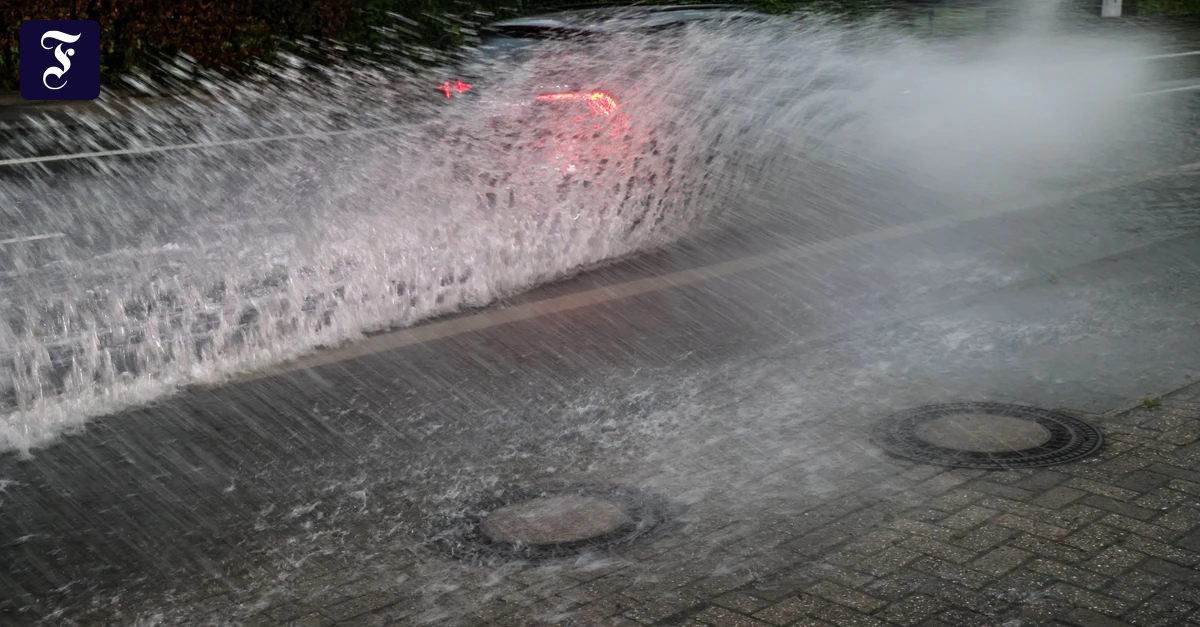 regen und Sturm in NRW: Schwere Gewitter sorgen für Chaos auf Schienen und Straßen