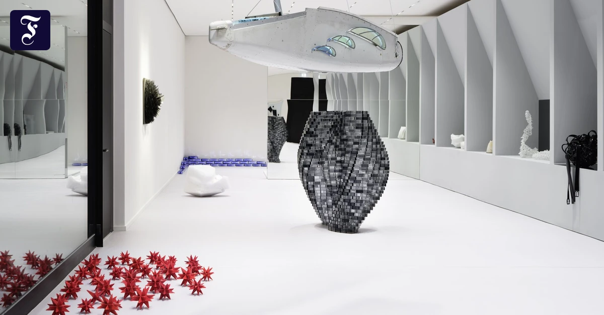 Glaskunst-Ausstellung-Vorsicht-zerbrechlich-