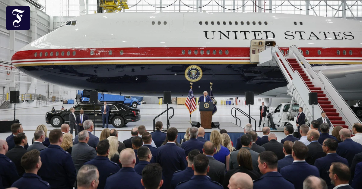 Neue „Air Force One“: Trump zeigt katarische Boeing 747