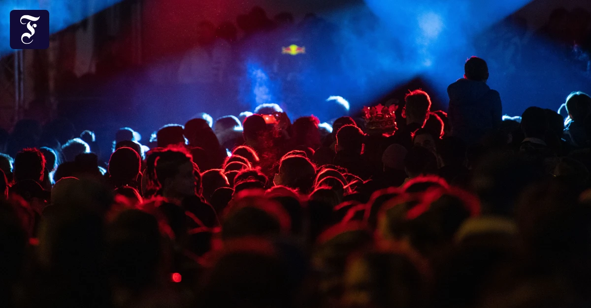 „L'Amour toujours“: Kinder singen rassistische Parolen im Club