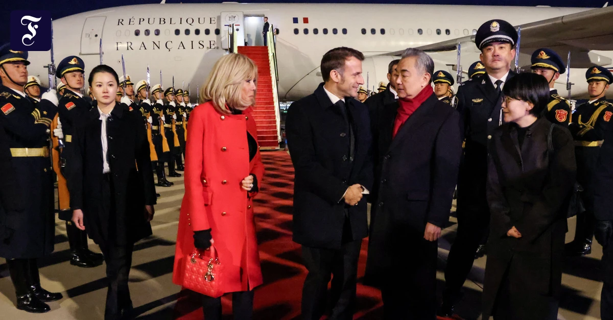 Staatsbesuch-in-China-Macrons-Mission-zwischen-Pandas-und-Pingpong