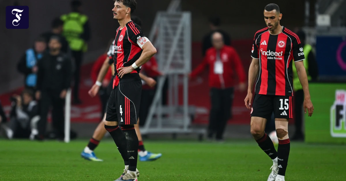 Eintracht Frankfurt in Crisis: Is Albert Riera the Right Fit After Leipzig Defeat?