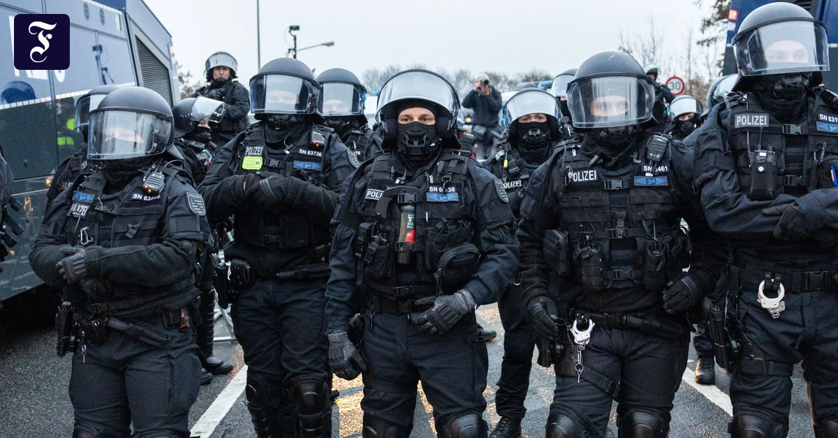 Gewalt gegen Polizisten: Klima der Gewalt