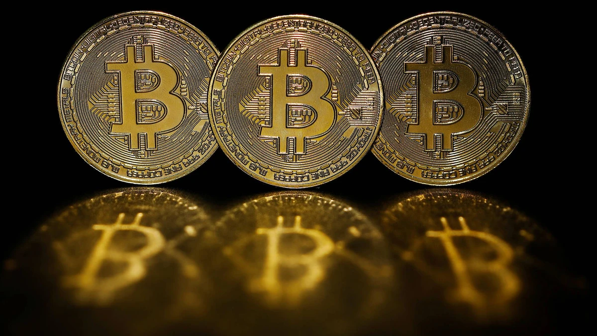 Bitcoin: Kurs der Kryptowährung fast um die Hälfte gefallen | FAZ