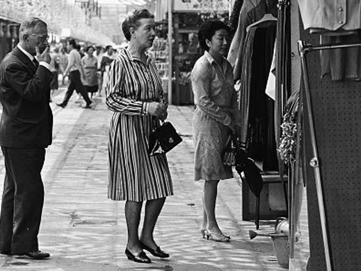 Pressegeschichte: Sartre und Begleitung besuchen Japan