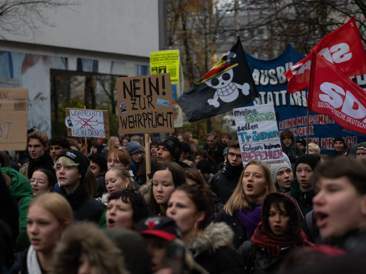 Berlin: Schüler demonstrieren gegen Wehrdienst | FAZ