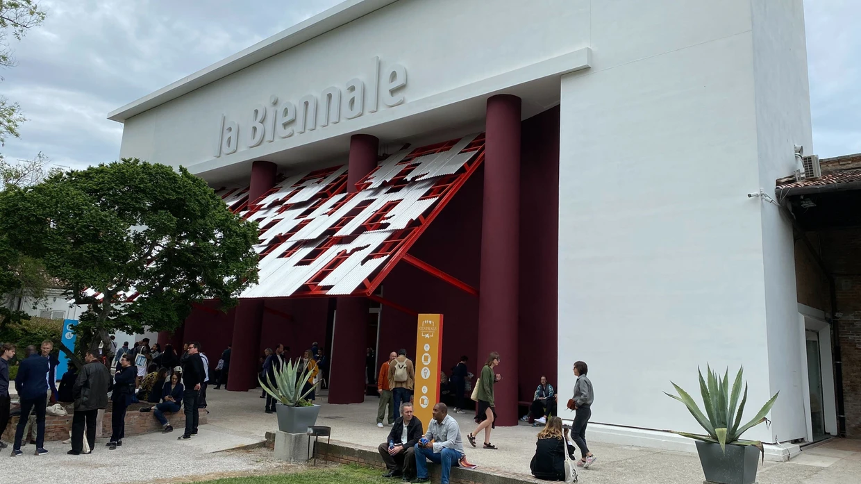  Die Jury der Biennale positioniert sich deutlich.