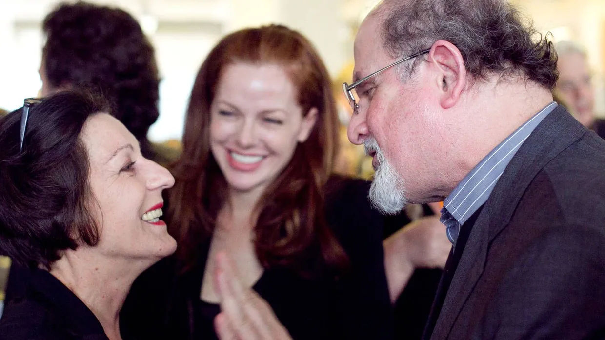 Ganz New York im Bann von Herta Müller: Die Schriftstellerin, deren Fans geduldig Schlange standen, trifft im Goethe-Institut Salman Rushdie
