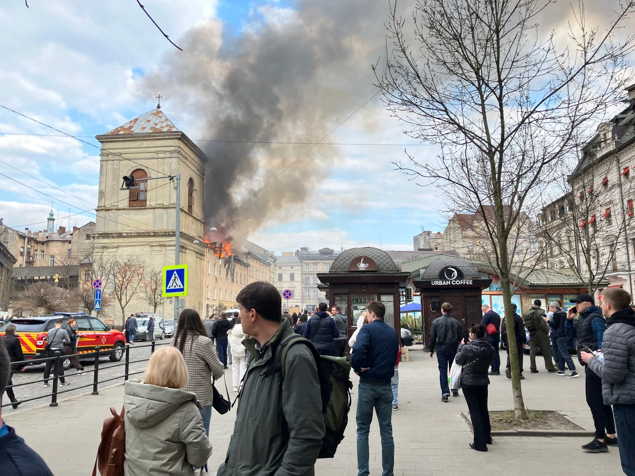 „Hoffentlich geschieht so etwas nie wieder“: Passanten am Dienstag in Lemberg