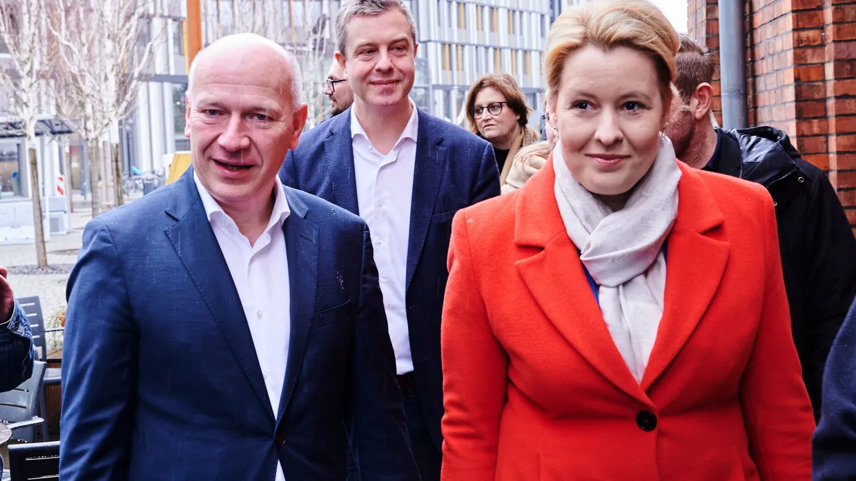 Berlins CDU-Landesvorsitzender Kai Wegner und Berlins Regierende Bürgermeisterin, Franziska Giffey (SPD), bei Sondierungsgesprächen am 17. Februar
