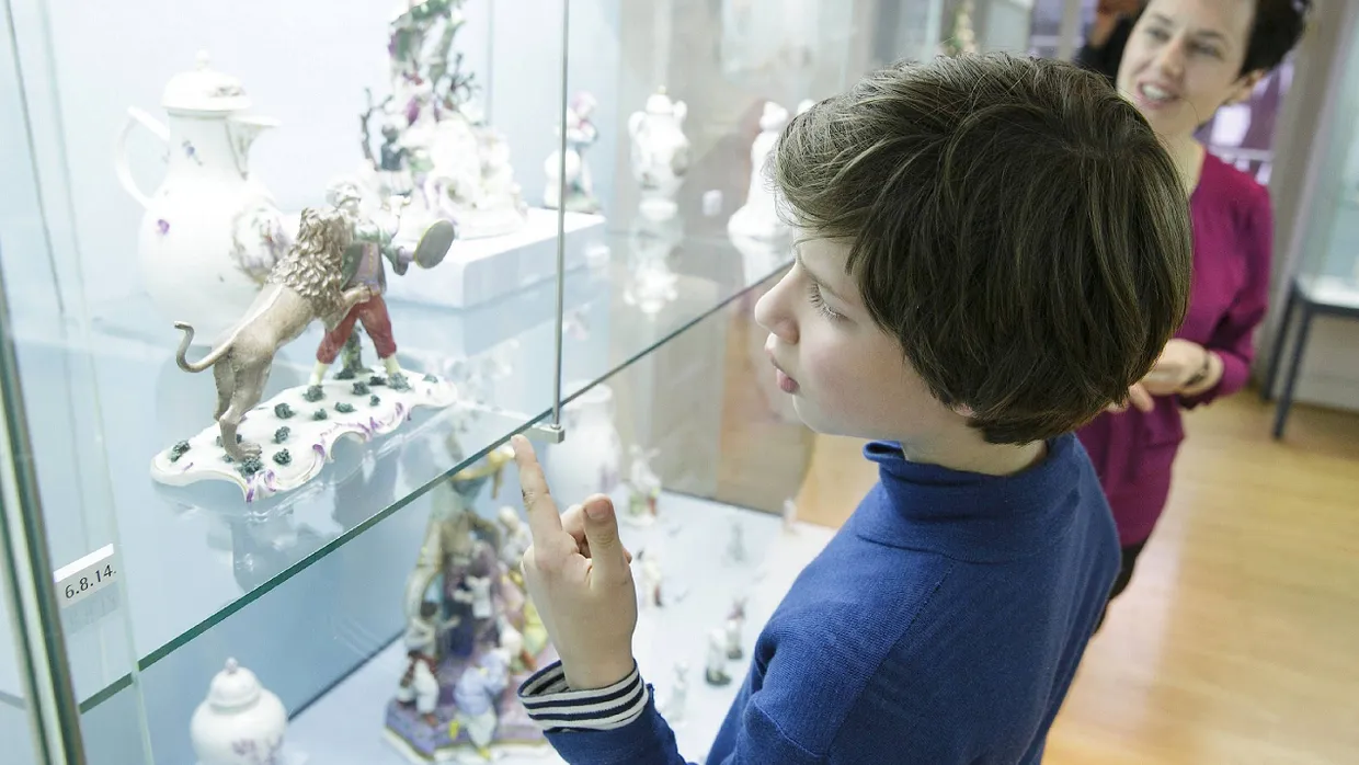 Anschaulich: Die bunten Figuren begeistern auch die kleinen Besucher.