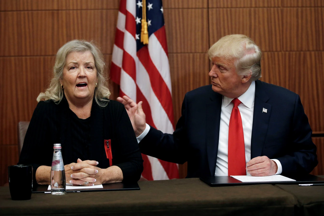 Donald Trump im Oktober 2016 bei einer Veranstaltung mit Juanita Broaddrick
