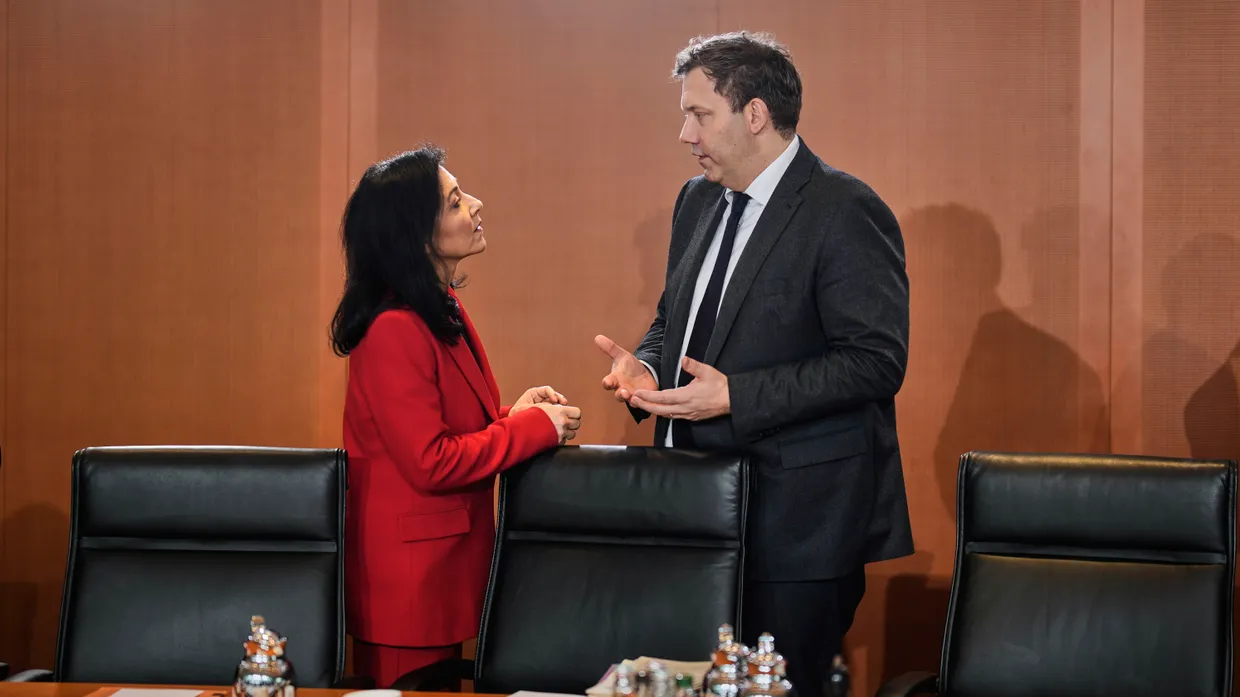 Wer gibt hier die Leitlinien in der Wirtschaftspolitik vor? Reiche und Klingbeil im Dezember im Kabinett.