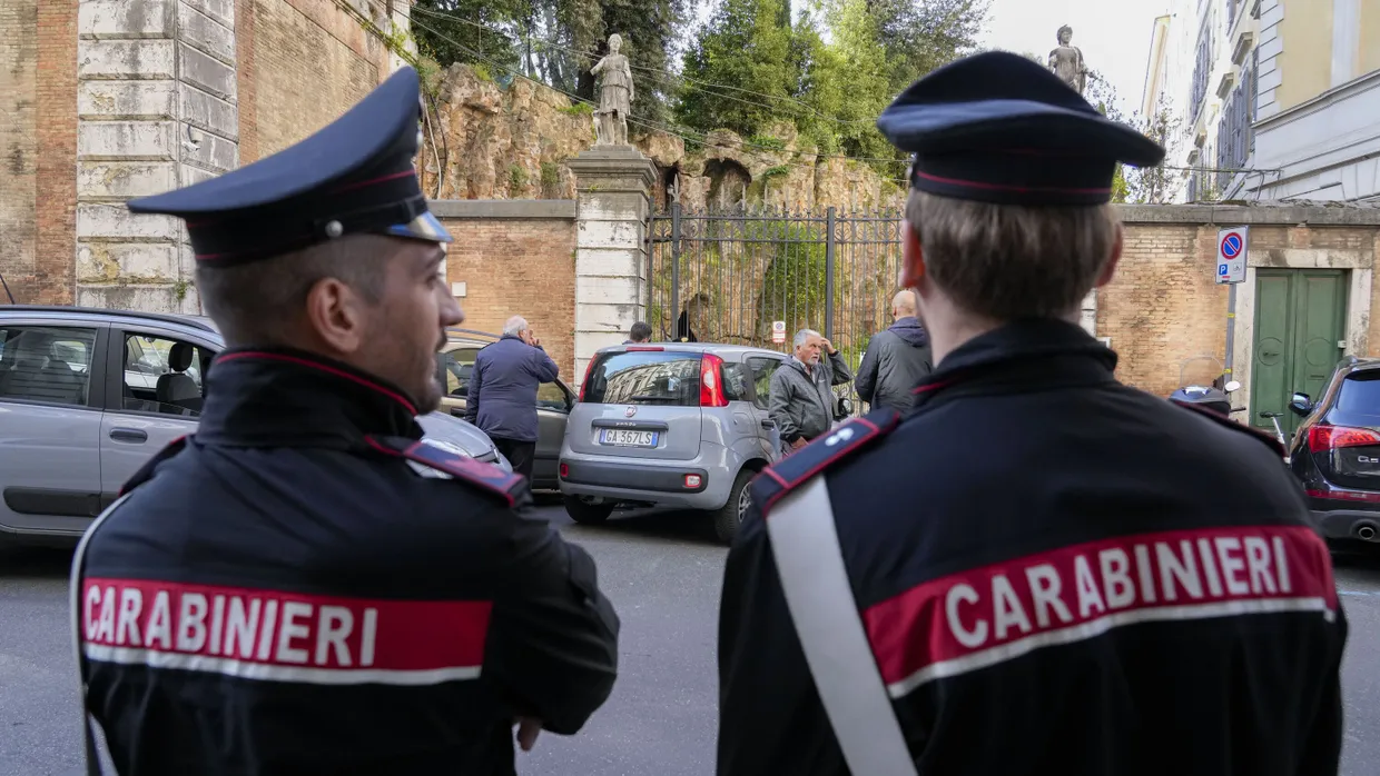 Zwei italienische Polizisten im Einsatz (Symbolfoto)