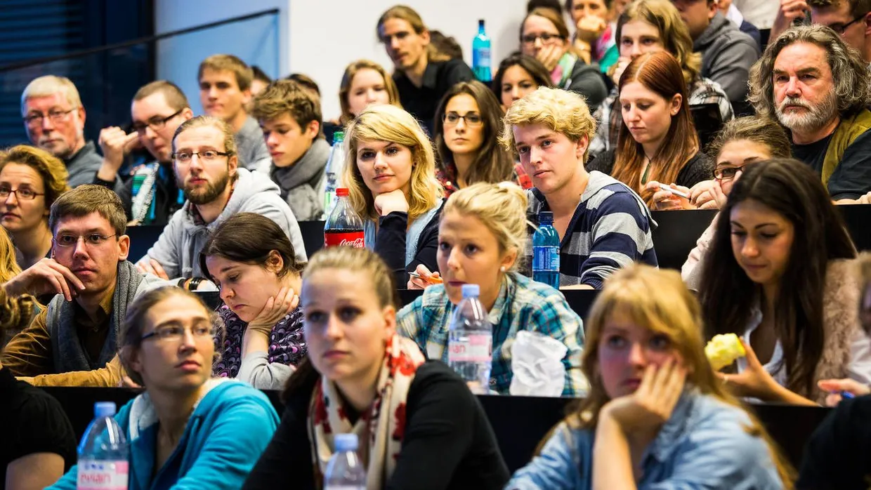 Wer hat hier alles Abitur? Vermutlich noch immer die allermeisten.