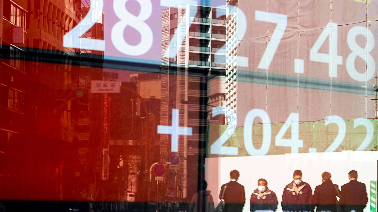 Nikkei im Fokus: Börsenanzeige in der japanischen Hauptstadt Tokio.