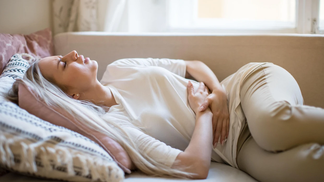 Ein Blähbauch nach dem Essen ist noch kein Warnsignal. Treten Beschwerden über einen längeren Zeitraum auf, sollte ärztlicher Rat eingeholt werden.