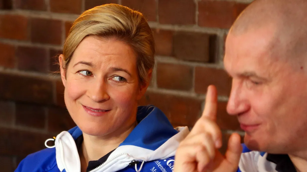 Claudia Pechstein (links) ist einer von fünf Kandidaten als Fahnenträger bei Olympia in Pyeongchang.