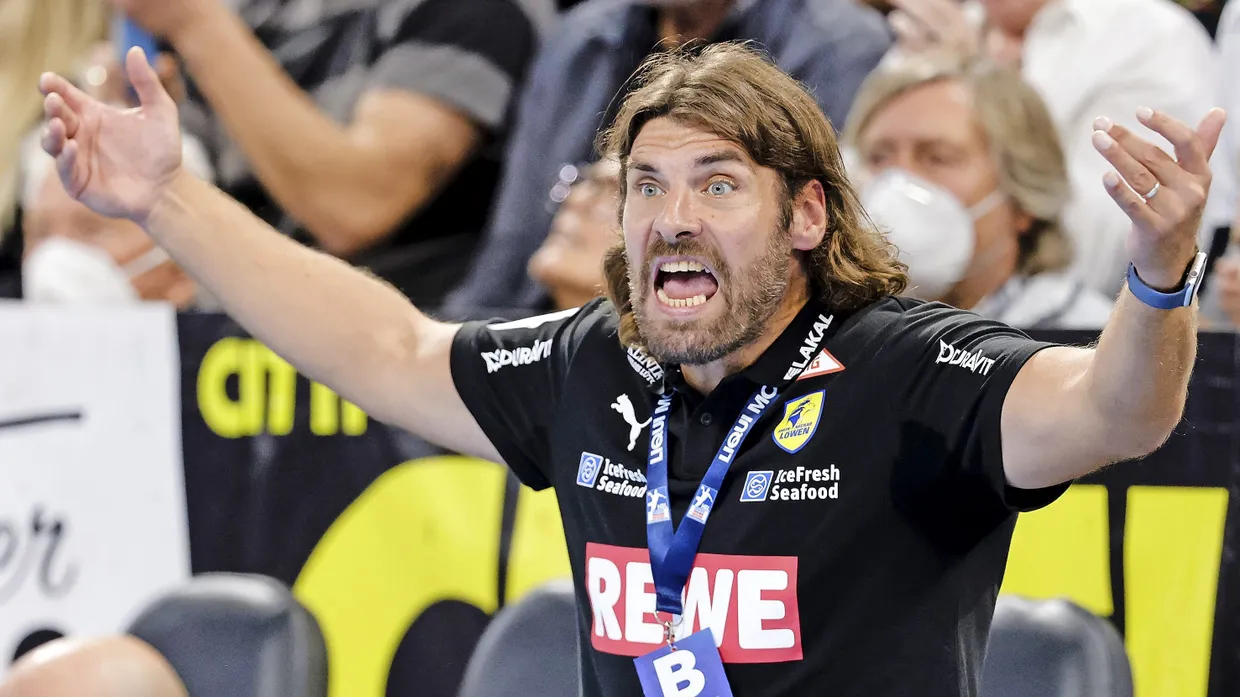 Gut gebrüllt, Trainer: Sebastian Hinze drückt aufs Tempo.