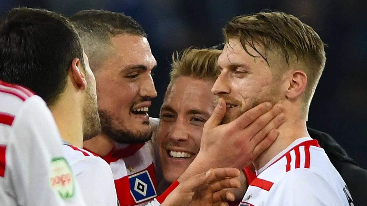 „Es gehört auch ein bisschen Glück dazu“: Siegtorschütze Aaron Hunt (rechts).