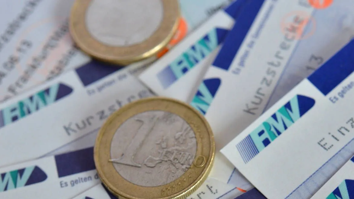 Preiserhöhung: Der RMV gibt Preiserhöhungen für Trassen- und Bahnhofsnutzungen an den Kunden weiter.