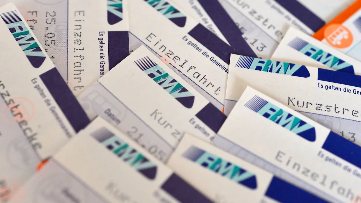 RMV-Ticket: Wer kein Sonderticket besitzt, muss den normalen Preis zahlen und ärgert sich.
