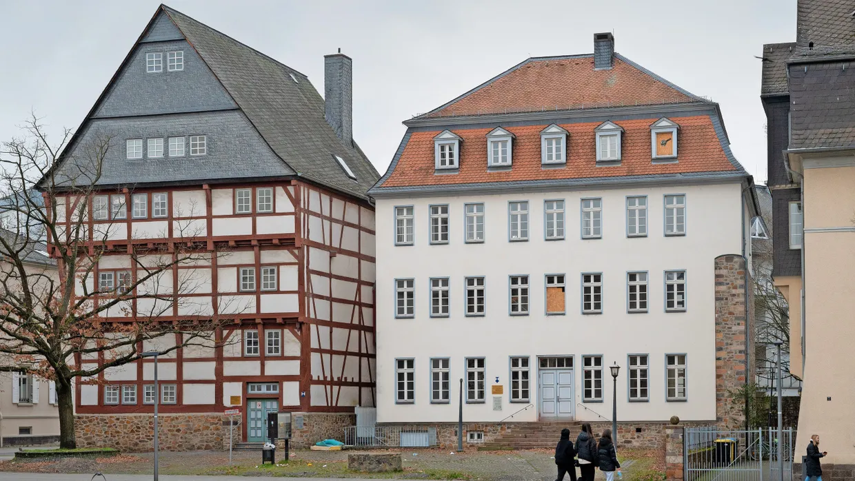Modernisierung ist nötig: Das Leib’sche (links) und das Wallenfels’sche Haus gehören zum Oberhessischen Museum.